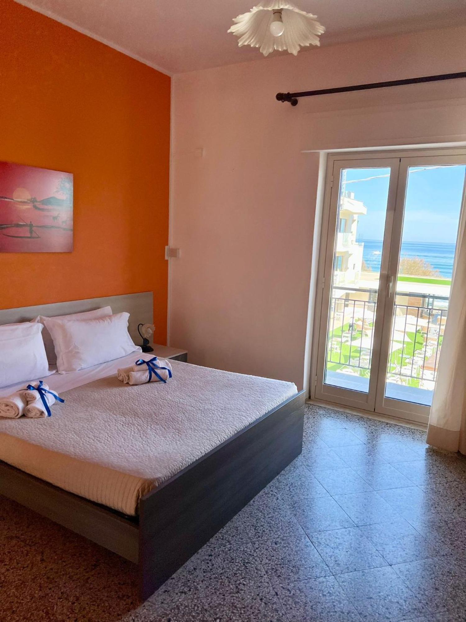 Casa Scirocco Lägenhet Cefalù Exteriör bild