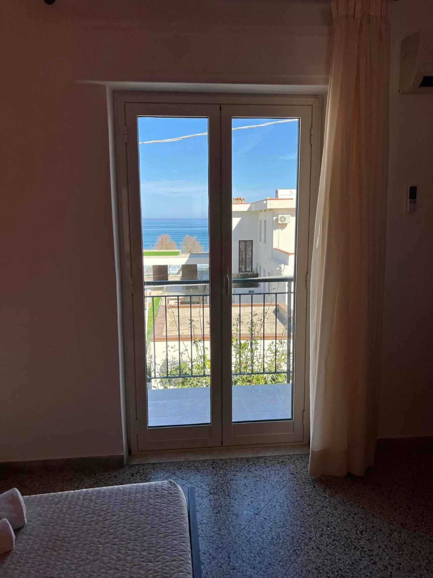 Casa Scirocco Lägenhet Cefalù Exteriör bild